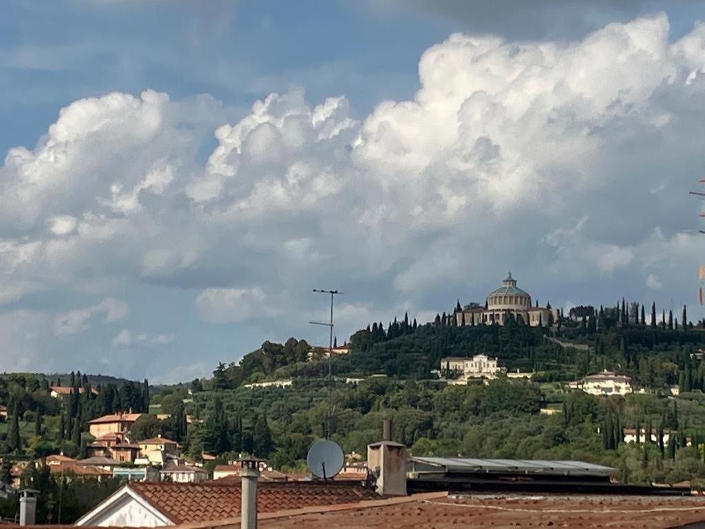Locazione Via Fama 7 Lägenhet Verona Exteriör bild